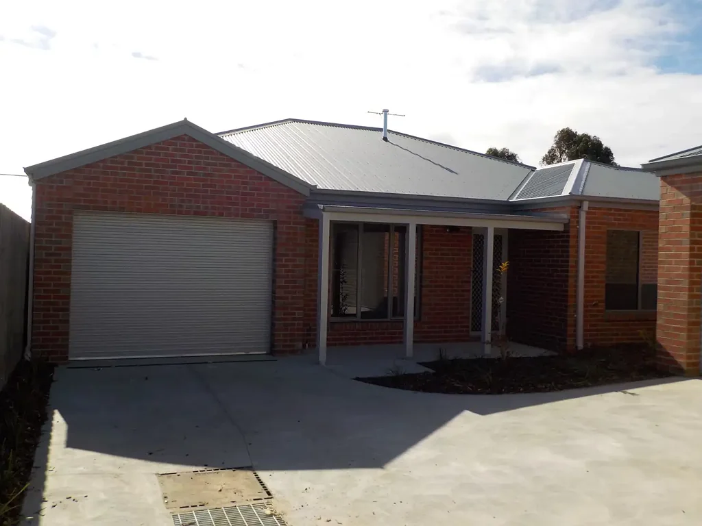 MODERN 3 BEDROOM TOWNHOUSE