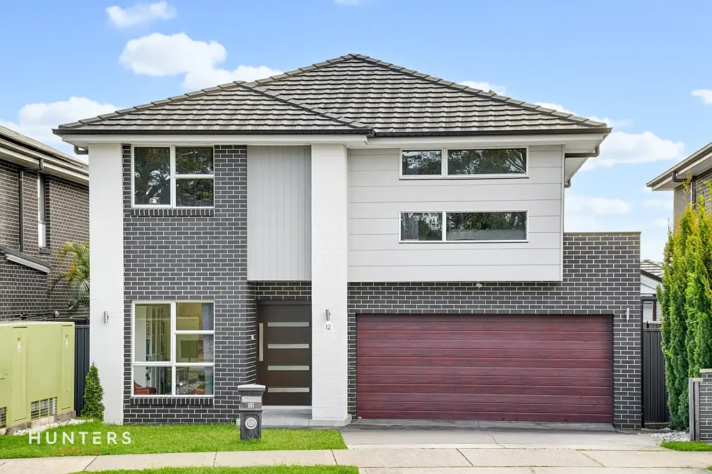 Spacious Family Living with Premium Upgrades & Blue Mountains Views