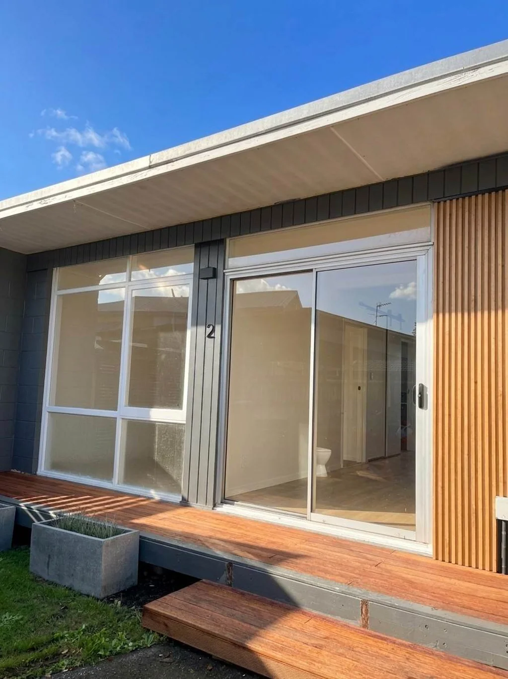 BEAUTIFULLY RENOVATED-WALK TO ONE TREE HILL!