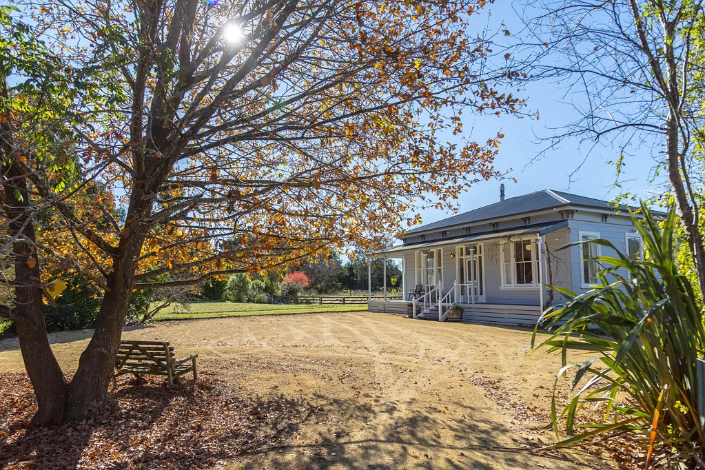 Gladstone 4Moenga Timeless country charm on 2.4 hectares