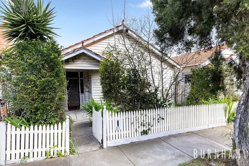Yarraville 3房 翻新、重建或在 Yarraville 珍贵地段享受成果 Renovate, Rebuild or Reward Yourself in a Prized Yarraville Pocket