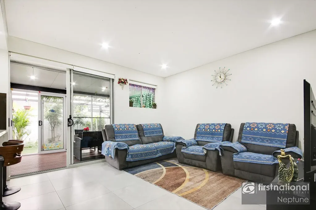 Girraween 3ਬੈੱਡਰੂਮ Near-New Modern Townhouse with Covered Alfresco/Sunroom, Enhanced Security & Low-Maintenance Backyard!