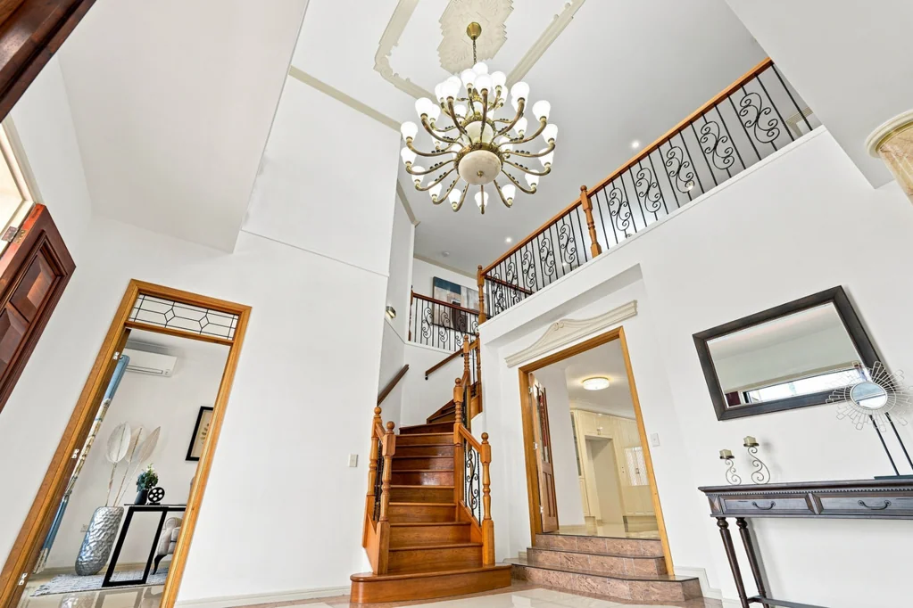 Robertson 6ਬੈੱਡਰੂਮ Grand Proportions and Timeless Sophistication in the Heart of Robertson