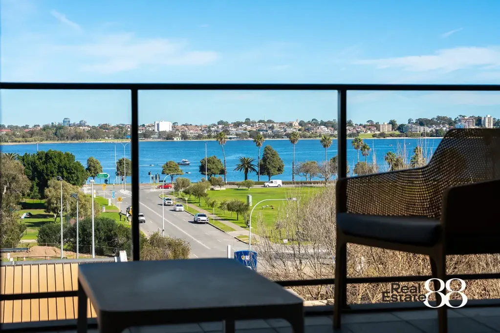 East Perth 2ห้องนอน A Refined Riverside Sanctuary for Spring & Summer Living!