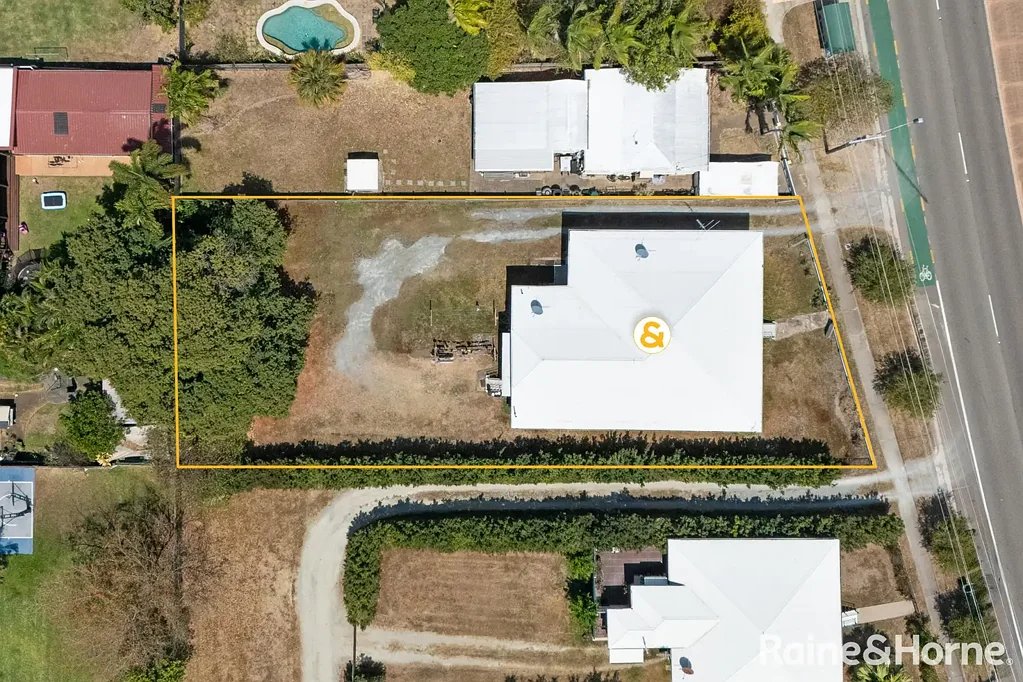 Railway Estate 5ਬੈੱਡਰੂਮ Dual-Income Investment on a Generous 1,004m² Allotment