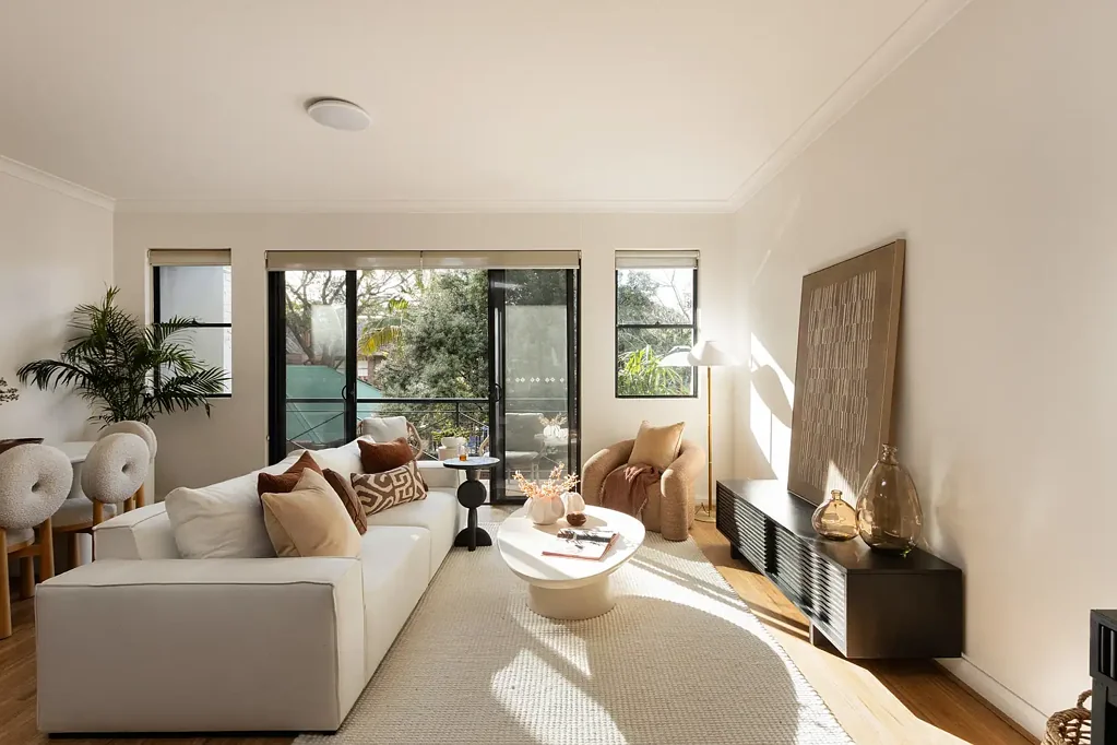 Newtown 2कमरा The one that ticks all the boxes! Tightly held boutique block with direct access to vibrant King St