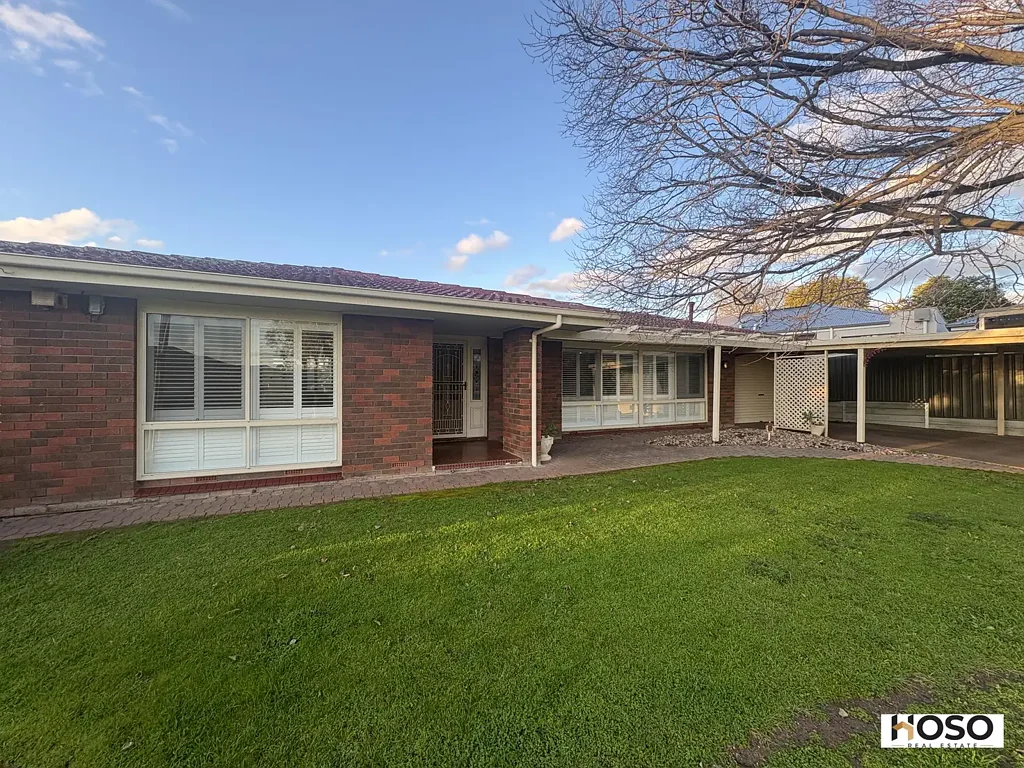 Spacious & Exquisite Family Entertainer with Built-In Bar and a Huge Backyard