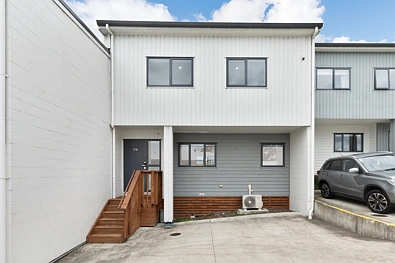 Sunnyvale 3 Slaapkamer NO THREE-STORY STAIRS! WIDE 2-LEVEL LIVING AT 17B SEYMOUR ROAD