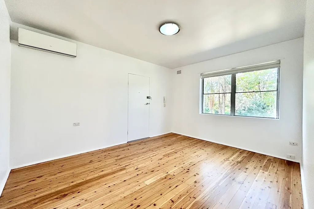 Updated & Spacious Apartment in Ultra-Convenient Location