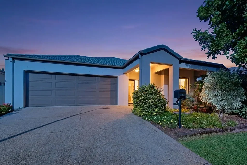 North Lakes 4Kwarto Parkland & Lake Outlook In Woodside!
