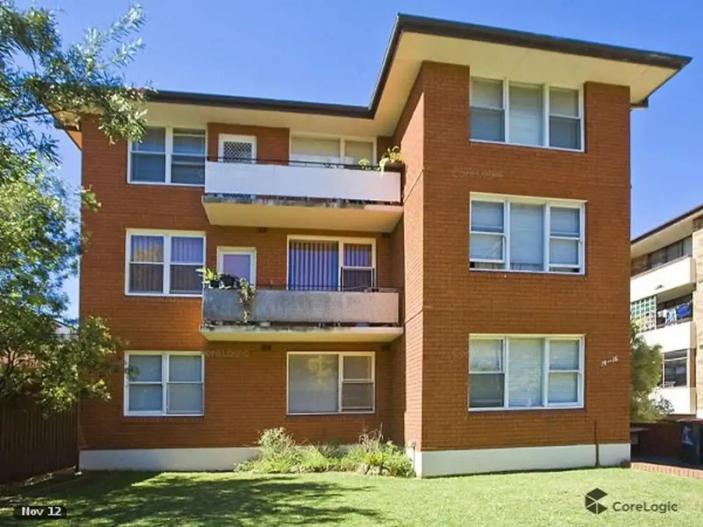 Walk to railway station - priced for referenced tenant