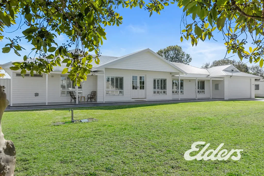 Mulwala 5房  COASTAL INSPIRED MASTERPIECE ON APPROX. HALF AN ACRE IN CENTRAL MULWALA!