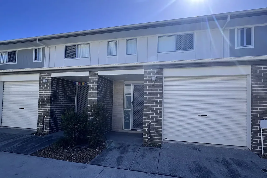 Heart of Burpengary!! 2 beds /2 ensuite