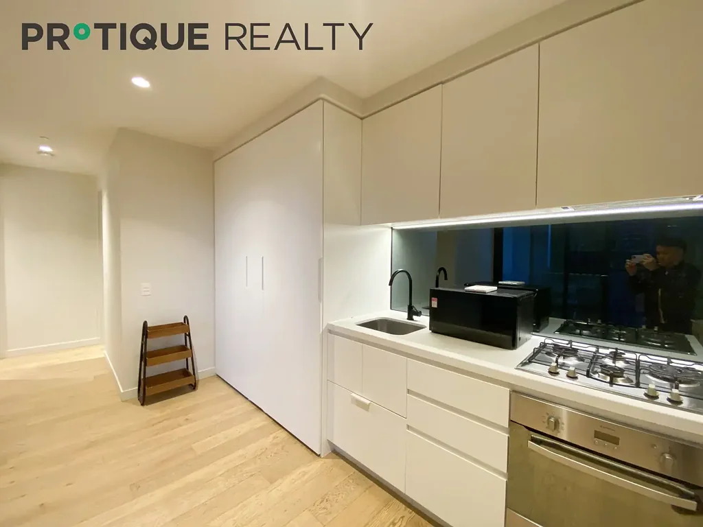 Lighthouse Furnished 2B1B | RMIT & Queen Victoria Market
