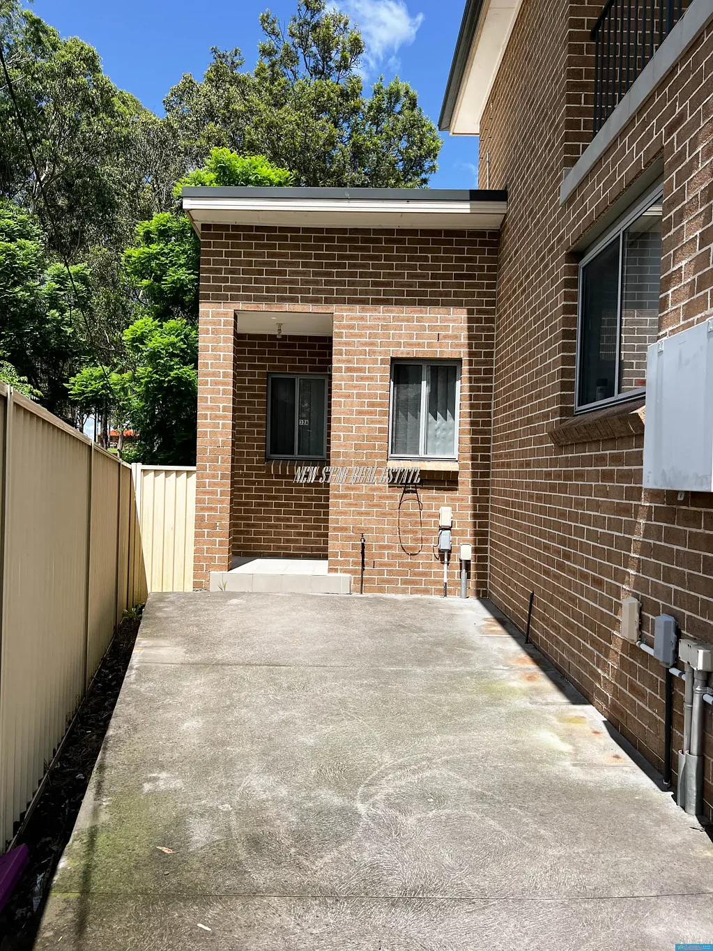 "Well Kept 1 Bedroom Granny Flat with Air-conditioner"