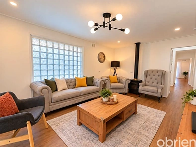 ਰਹਿਣ ਵਾਲਾ ਕਮਰਾ - 3 Tibarri Court, Mooroolbark, VIC 3138