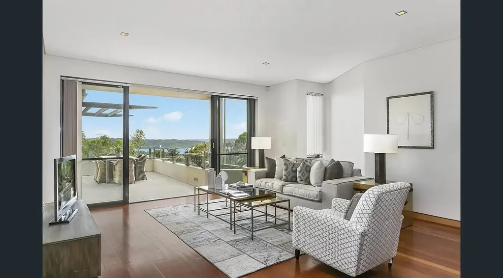 Spacious Three Bedroom Apartment with Sweeping Harbour Views