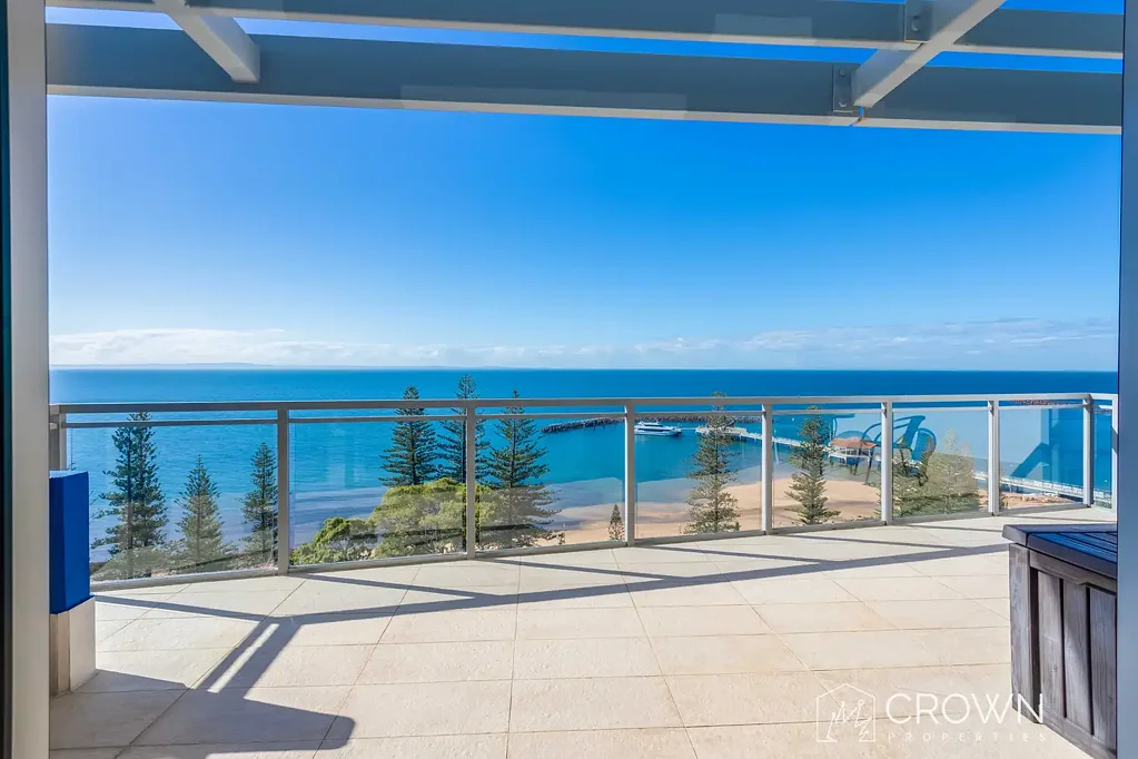Redcliffe 3房 顶层11层 3卧2卫 主卧带衣帽间 全景Moreton Island视野 落地窗自然光 度假村式设施 安保大楼 Penthouse Perfection with Breathtaking Ocean & Mountain Views - Proximity Apartments