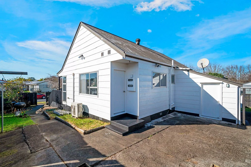 Clendon Park 3Kwarto Fully Fenced Corner Living with Extra Space