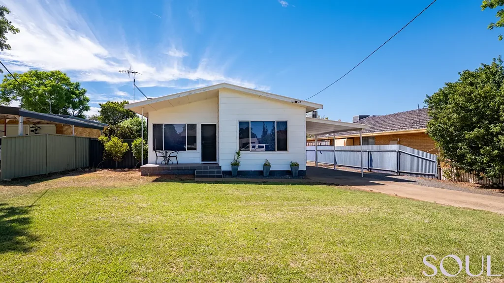 9 Ross Crescent, Griffith, NSW 2680