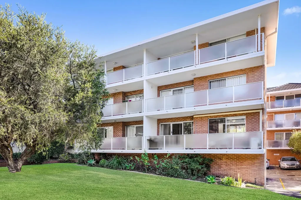 Caringbah 2Moenga Modern, Spacious and Light filled