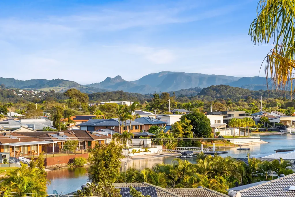 Tweed Heads 5कमरा Elevated ‘Endless Summer’ Living with Views & Genuine Dual Living
