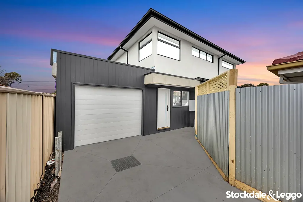 Hoppers Crossing 3 Bedroom Brand New Contemporary Townhouse in Prime Location