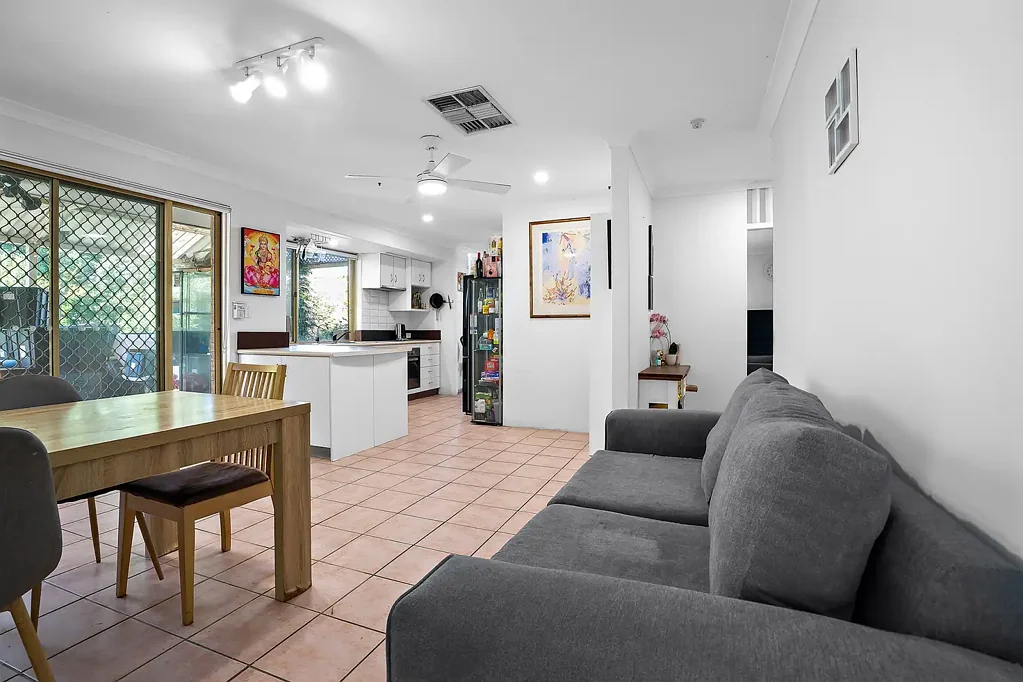 Padbury 3غرفة نوم Family Home on Massive 700m2 Block: Modern Features & Great Location!