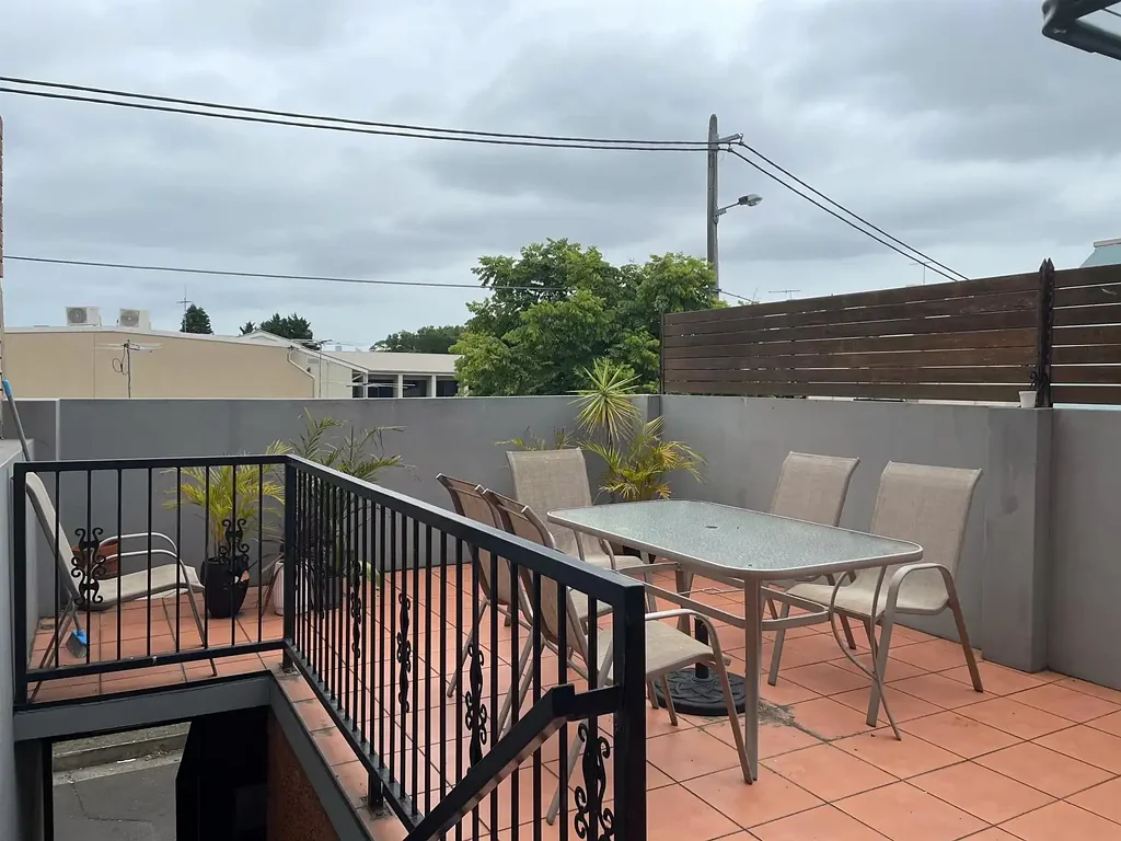 2 Bedroom Beauty with Terrace & City Views!