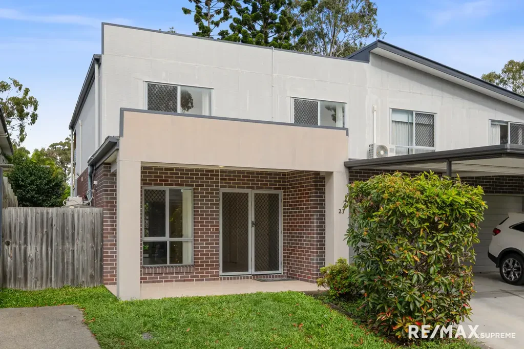 Calamvale 3部屋 Oversized Modern Townhouse in Prime Calamvale Location – Right Behind the School! Space, Style & Lifestyle Convenience All in One