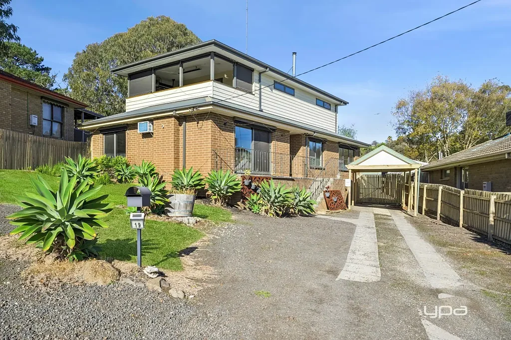 Whittlesea 4ਬੈੱਡਰੂਮ Unlock the Potential on Paddock Street!