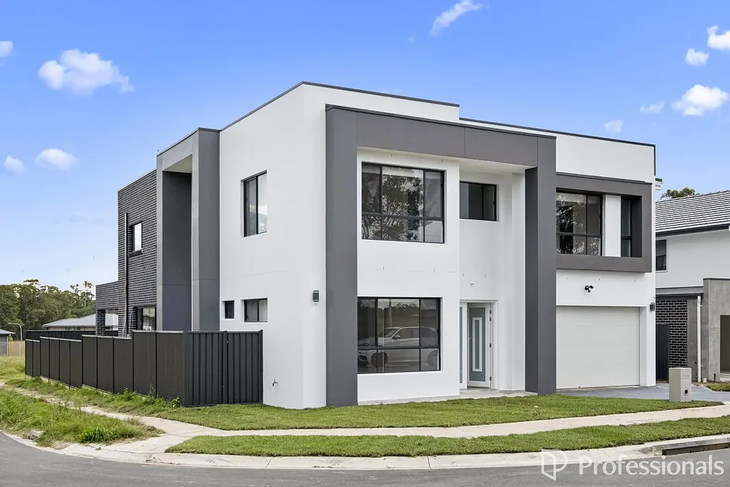 Spacious Family Home in Gables