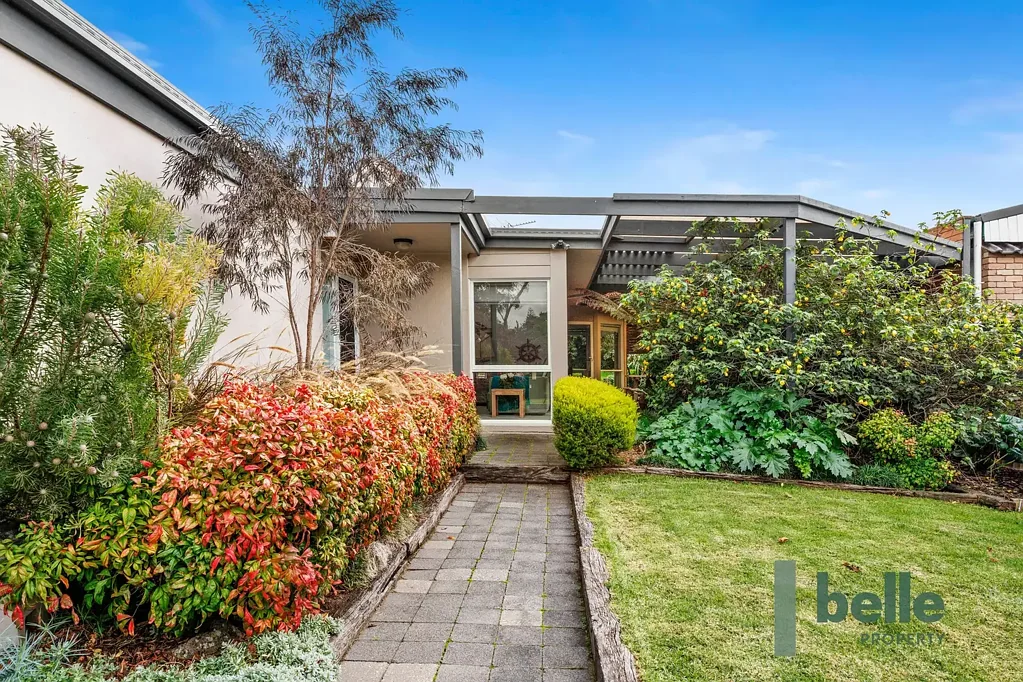 Blairgowrie 4房 Blairgowrie海湾私宅 四卧奢居 高山墙设计 花园环绕 自然采光充沛 家具齐全 舒适生活首选 Timeless coastal living in complete seclusion