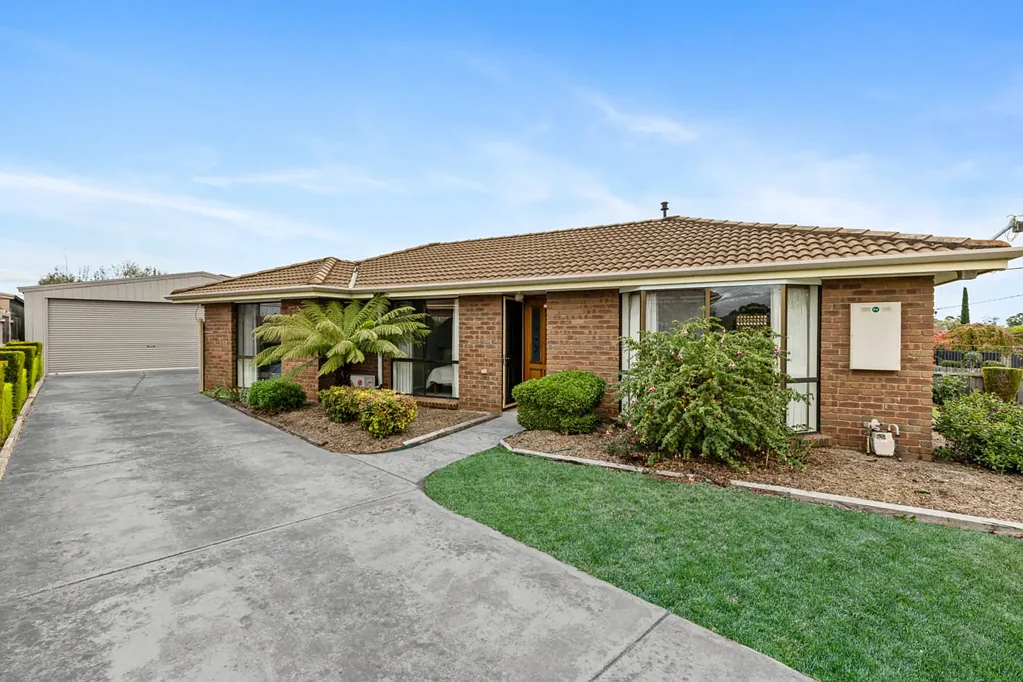 Wendouree 3房  Great Family Home with Large External Garage