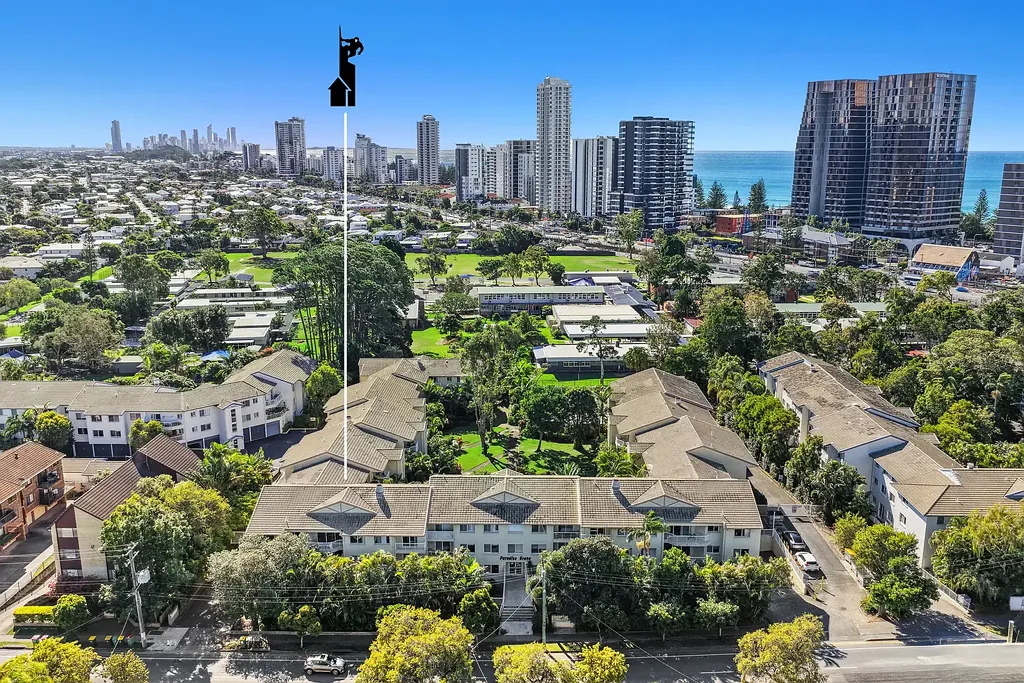 Burleigh Heads 2 Bedroom Large, Spacious Unit In Paradise Grove - Walking Distance to Burleigh Beach