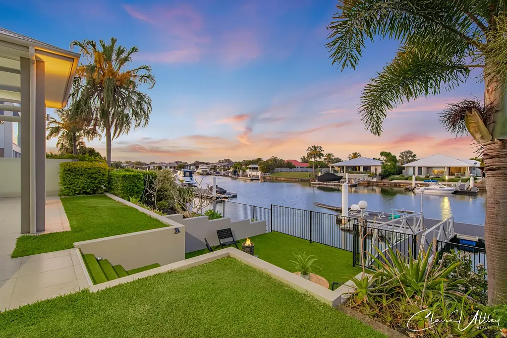 Banksia Beach 4 Slaapkamer North Point Waterfront Residence - Built for Lifestyle and Entertaining