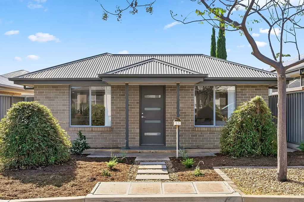 Seaford Heights 3房  A Home of Comfort, Light, and Effortless Flow.