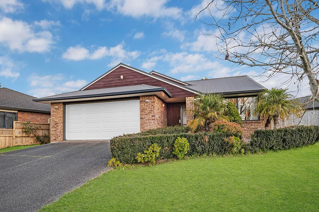 Pukekohe 4房  Architectural Gem – First Time On Market in 23 Yrs