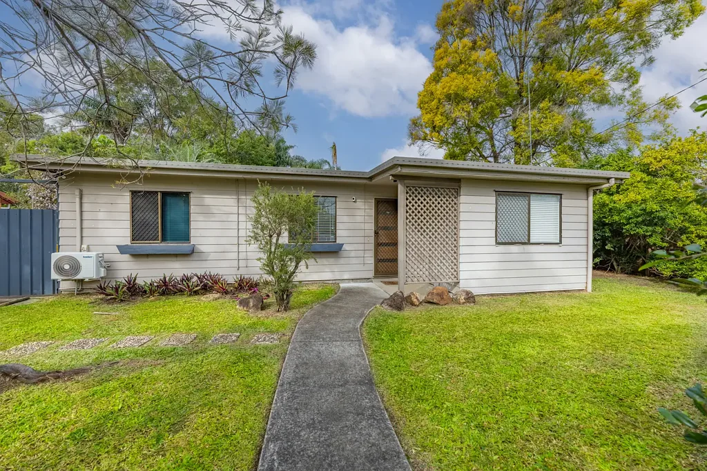 Morayfield 3部屋 Space, Convenience, and Opportunity on 711sqm!
