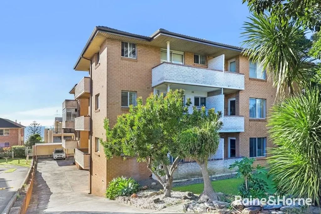 Just One Block From North Wollongong Beach