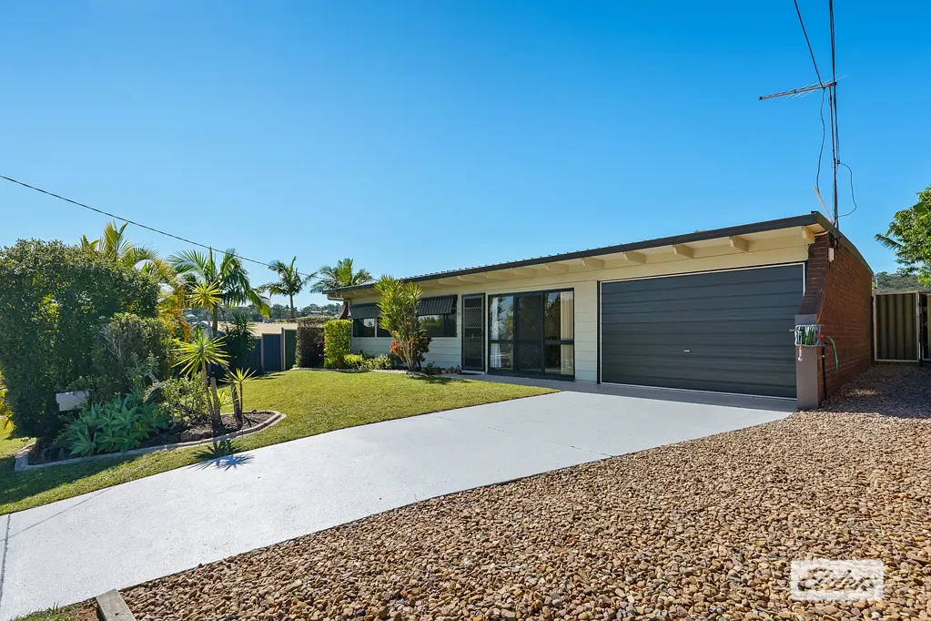 Springwood 3कमरा NEAT AS A PIN WITH A HUGE BACKYARD!