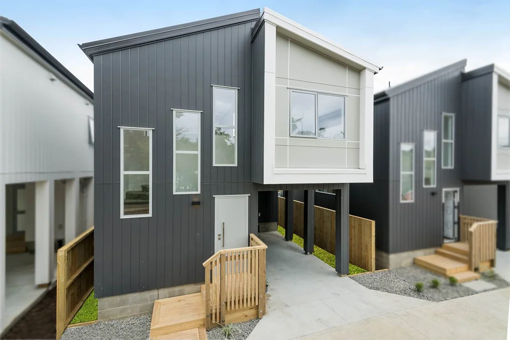 Near brand new 3 bedroom home in Hillcrest