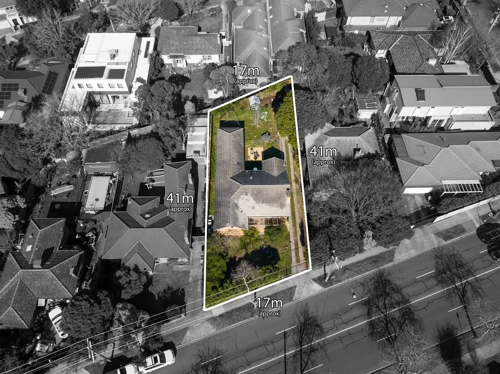 Mont Albert North 3chambre The Brief: Amazing Development/Investment Opportunity in prime location