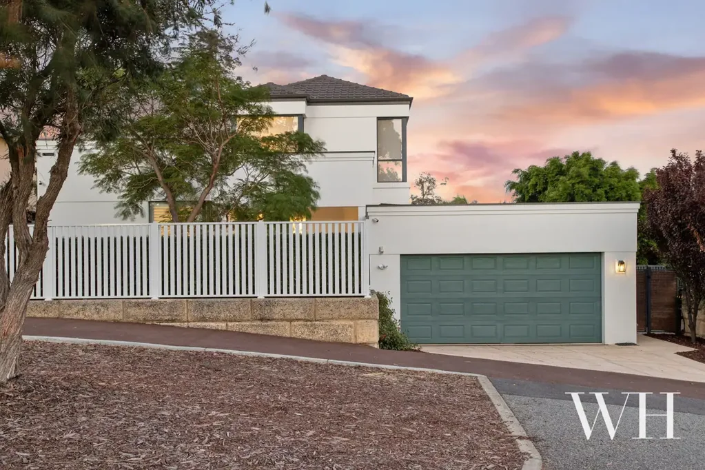 East Fremantle 5ห้องนอน A Statement of Family Luxury with Self-Contained Studio