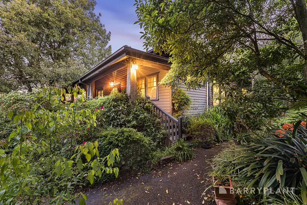Croydon 3部屋 Period home on a substantial 1,365sqm approx.