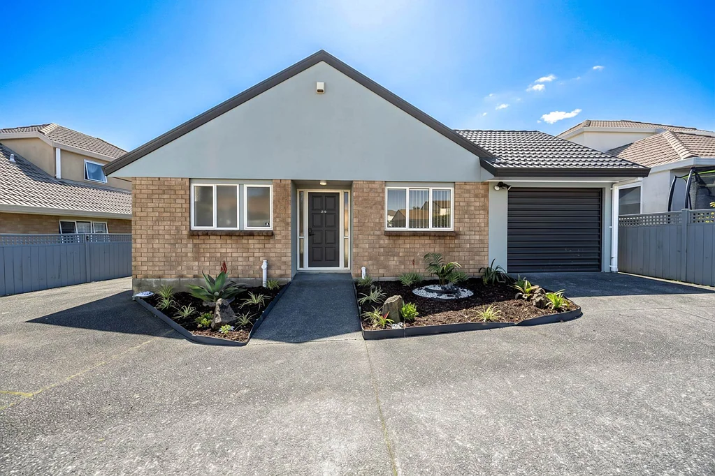 Te Atatu South 3બેડરૂમ Fully Transformed. Simply Move In.