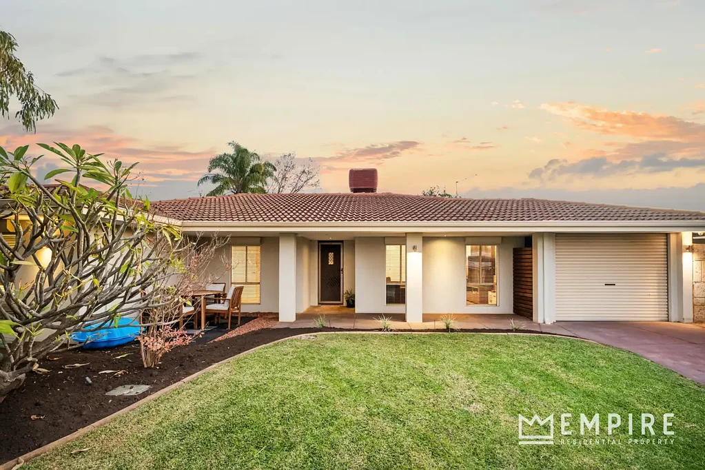 Lake Coogee 4ห้องนอน Family Comfort & Space Near Parklands and Coast!