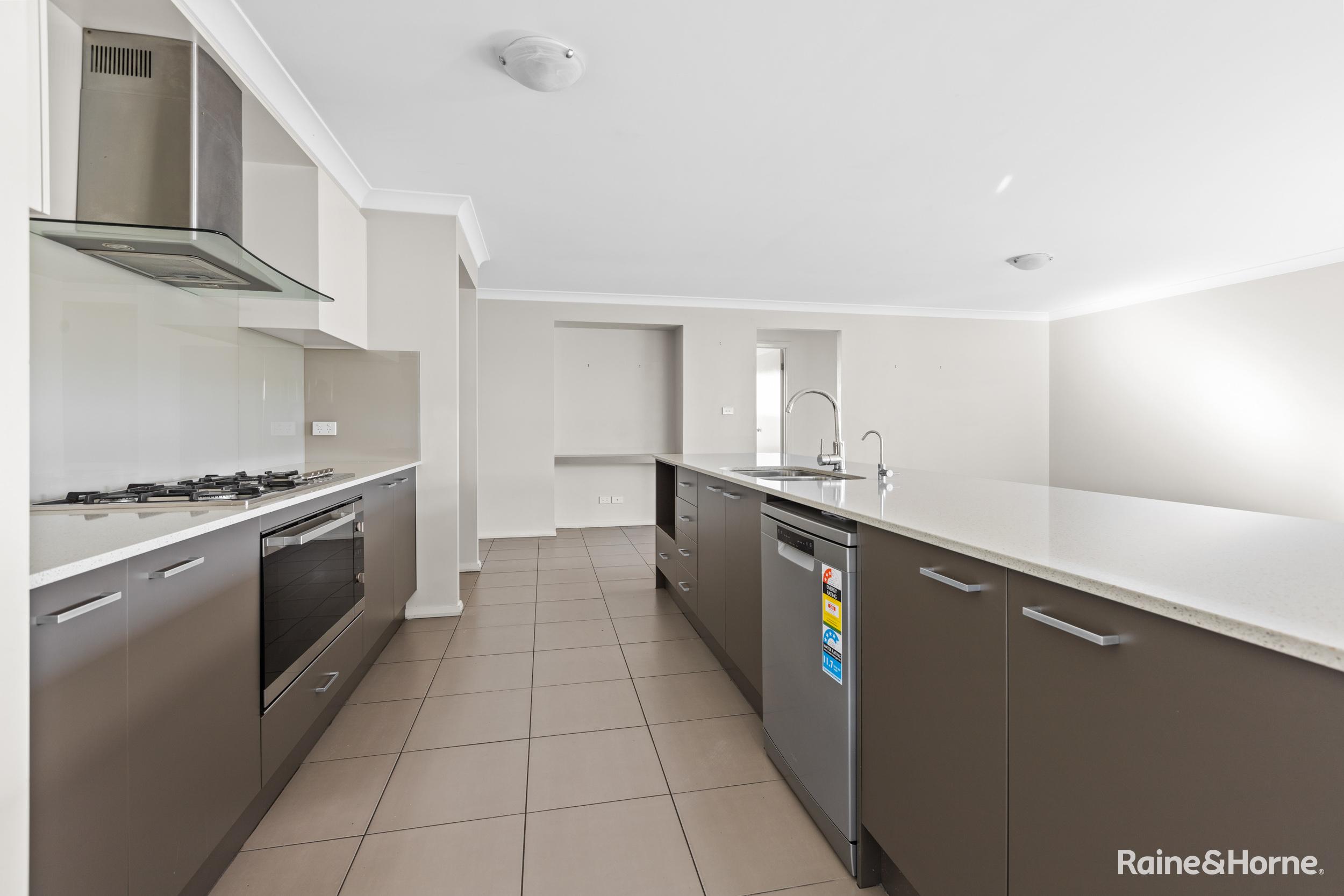 8 OYSTERCATCHER ST, ABERGLASSLYN NSW 2320, 0房, 0浴, House