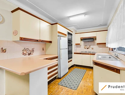 10 Wattle Avenue, Macquarie Fields, NSW 2564, 4 રૂમ, 2 બાથરૂમ, House