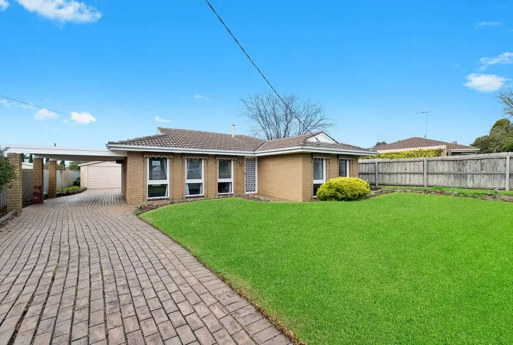 Grovedale 3房  Exceptional Opportunity in a Quiet Court Location – 695sqm (Approx.)